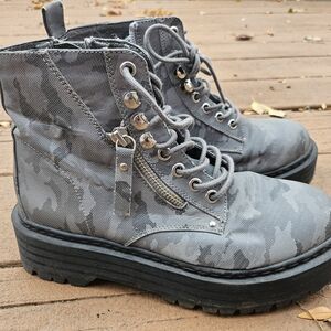 Madden Girl Silver Gray Reflective Camo Zip-Up Platform Ankle Boots